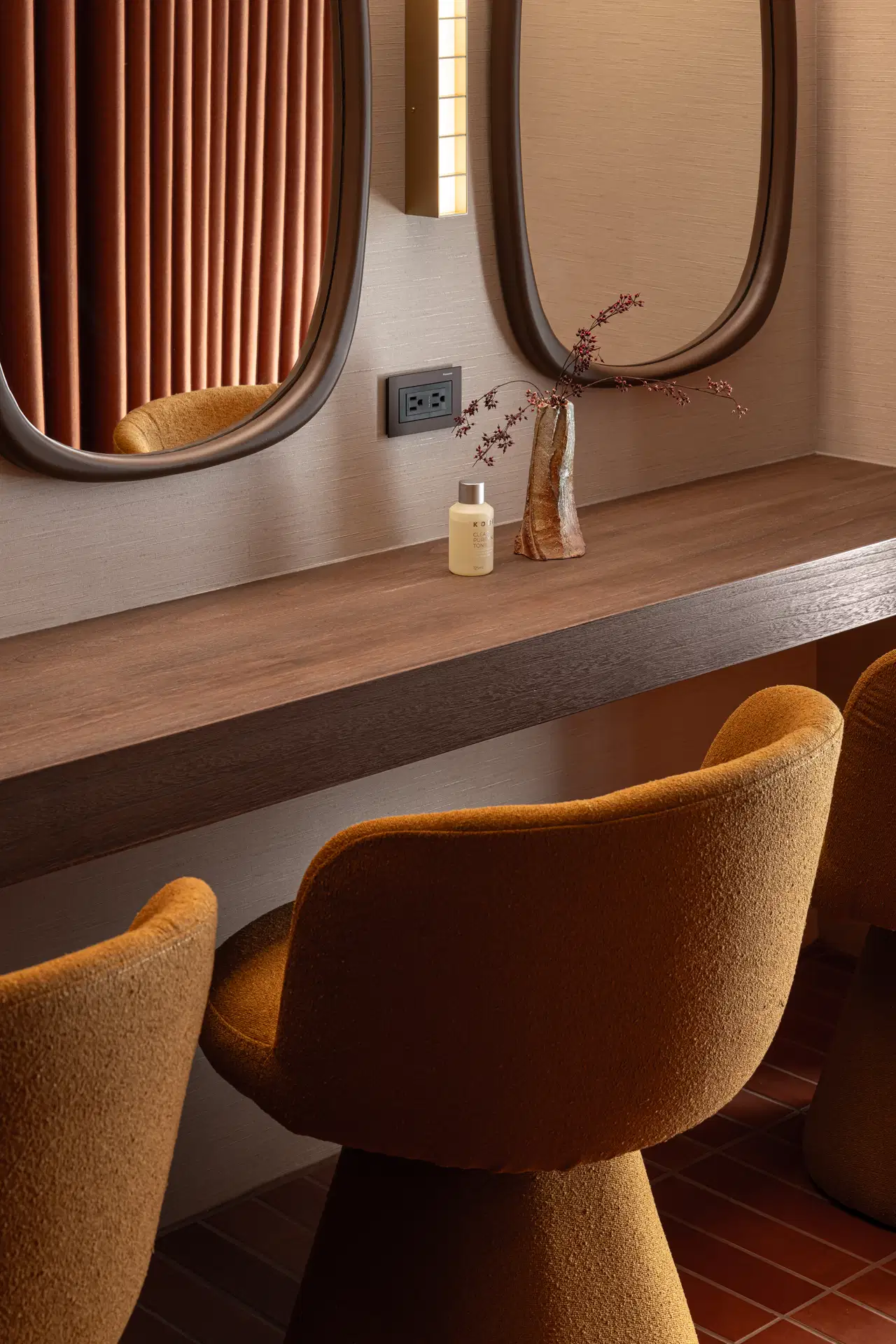 KOZY Salon 6