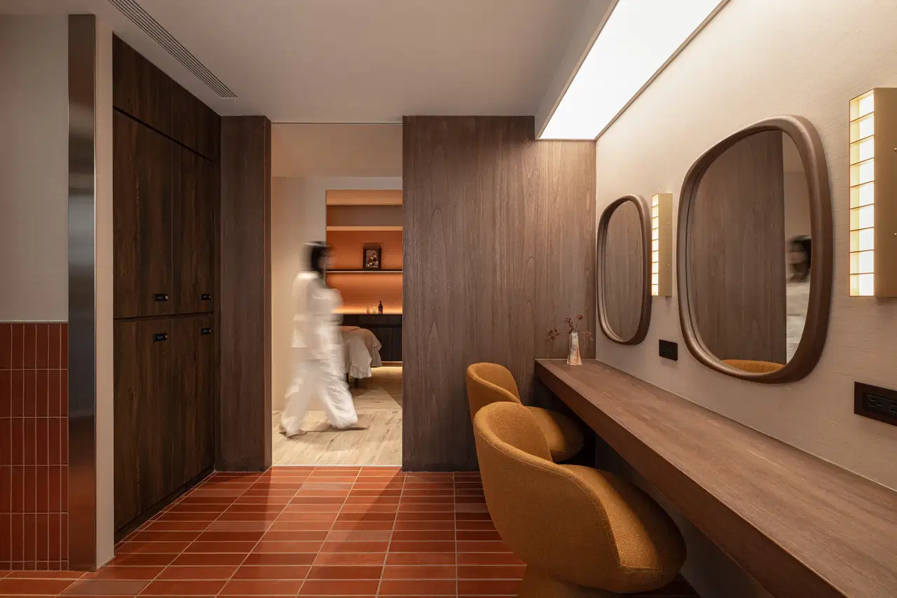KOZY Salon 10